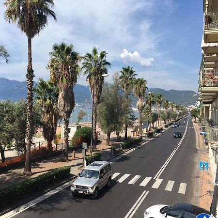 Apartamento La Dimora Delle Sirene Salerno Exterior foto