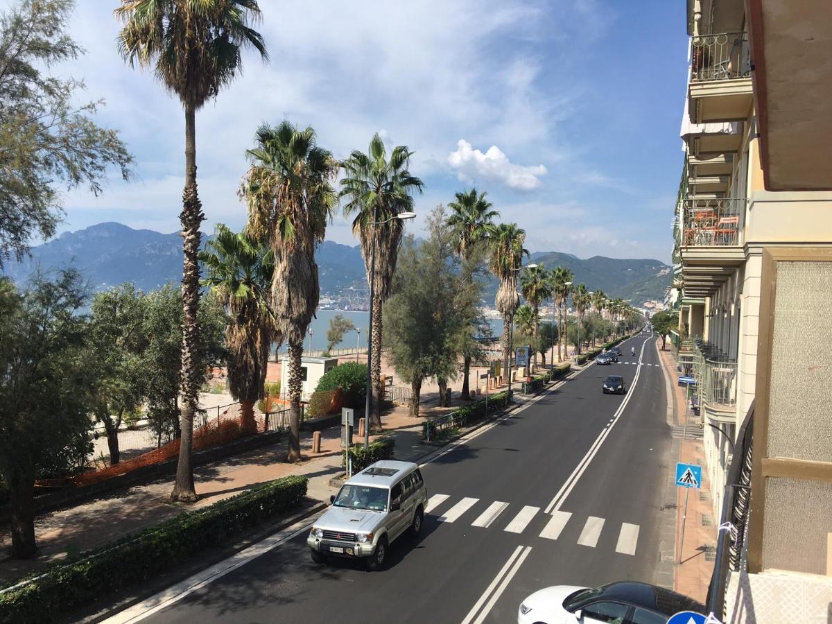 Apartamento La Dimora Delle Sirene Salerno Exterior foto