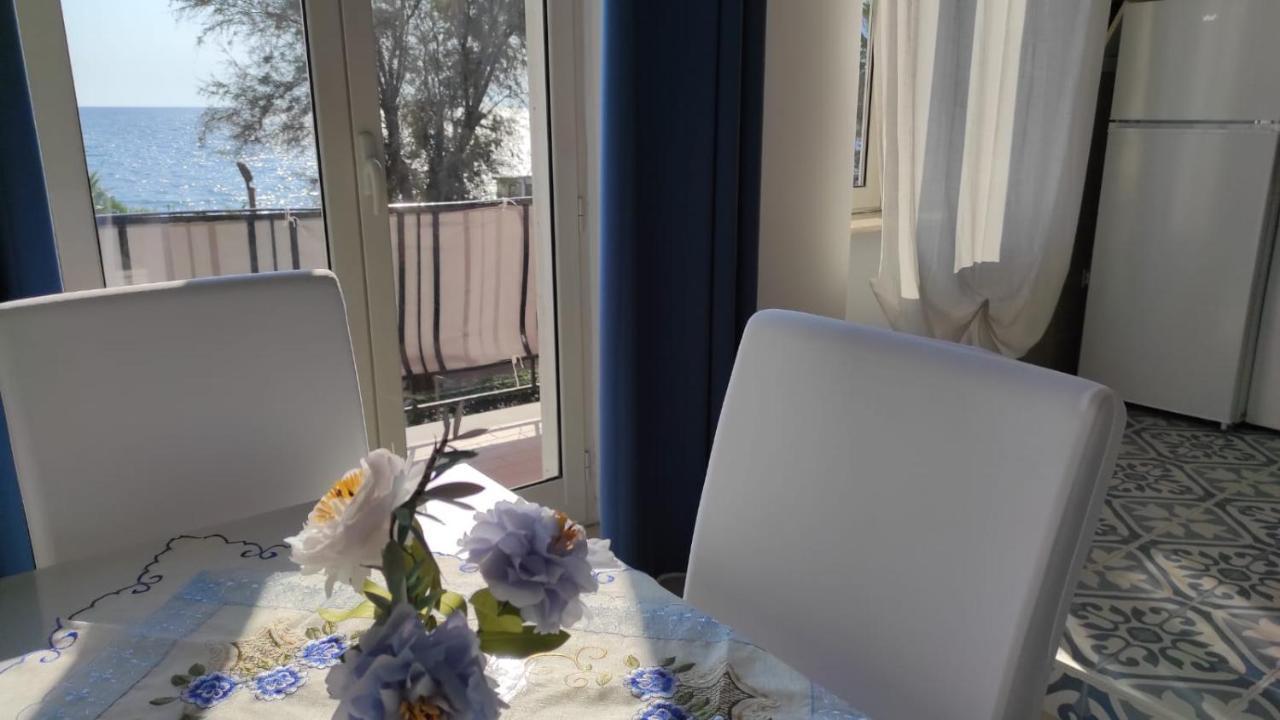Apartamento La Dimora Delle Sirene Salerno Exterior foto