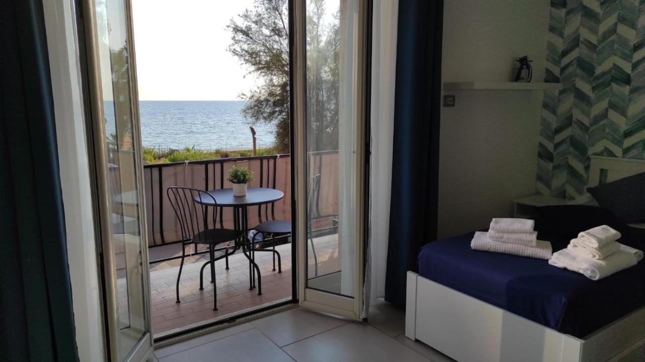 Apartamento La Dimora Delle Sirene Salerno Exterior foto