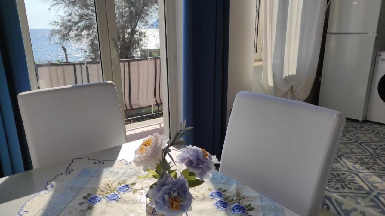 Apartamento La Dimora Delle Sirene Salerno Exterior foto