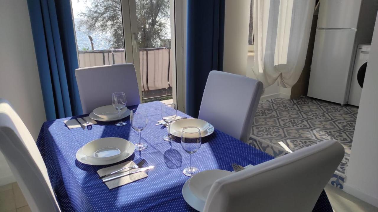 Apartamento La Dimora Delle Sirene Salerno Exterior foto