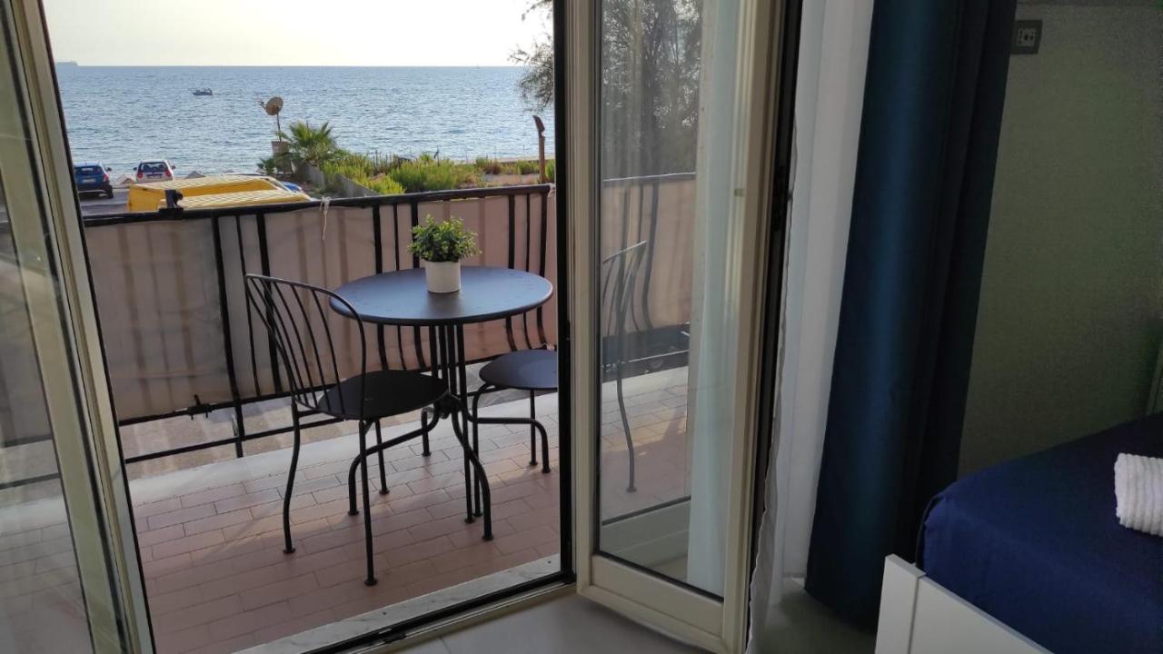 Apartamento La Dimora Delle Sirene Salerno Exterior foto