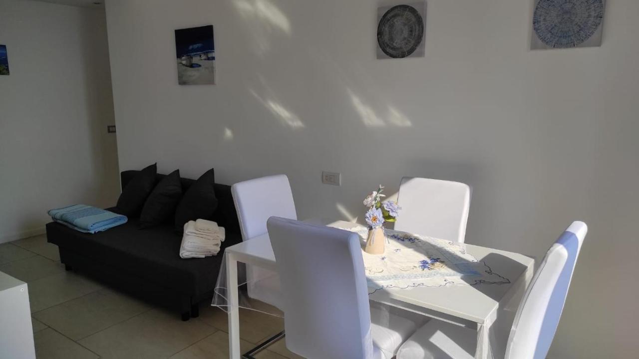 Apartamento La Dimora Delle Sirene Salerno Exterior foto